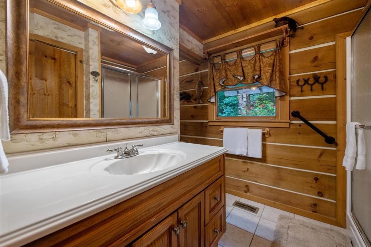 Waterfront Mountain Cabin With Hot Tub Villa Blue Ridge Eksteriør billede